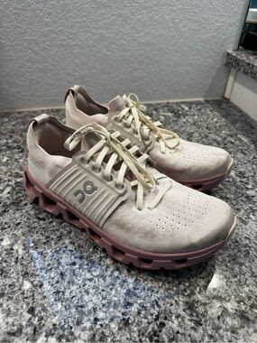 On Running Women’s Sneakers Size 10